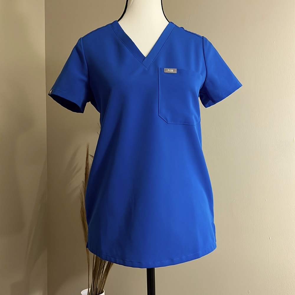 Figs scrub top